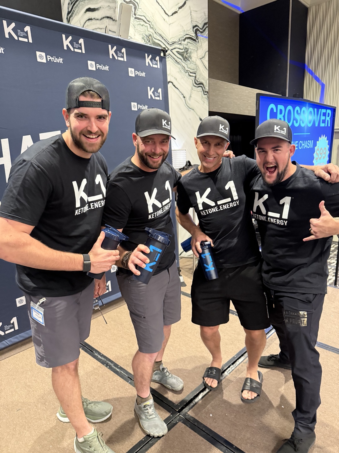 Maxime avec des membres de la communauté K1 lors d'un événement