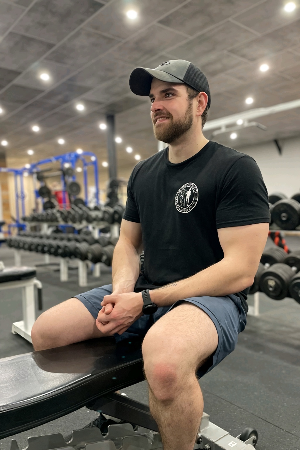 Maxime Paquette, entraîneur privé, dans un gym