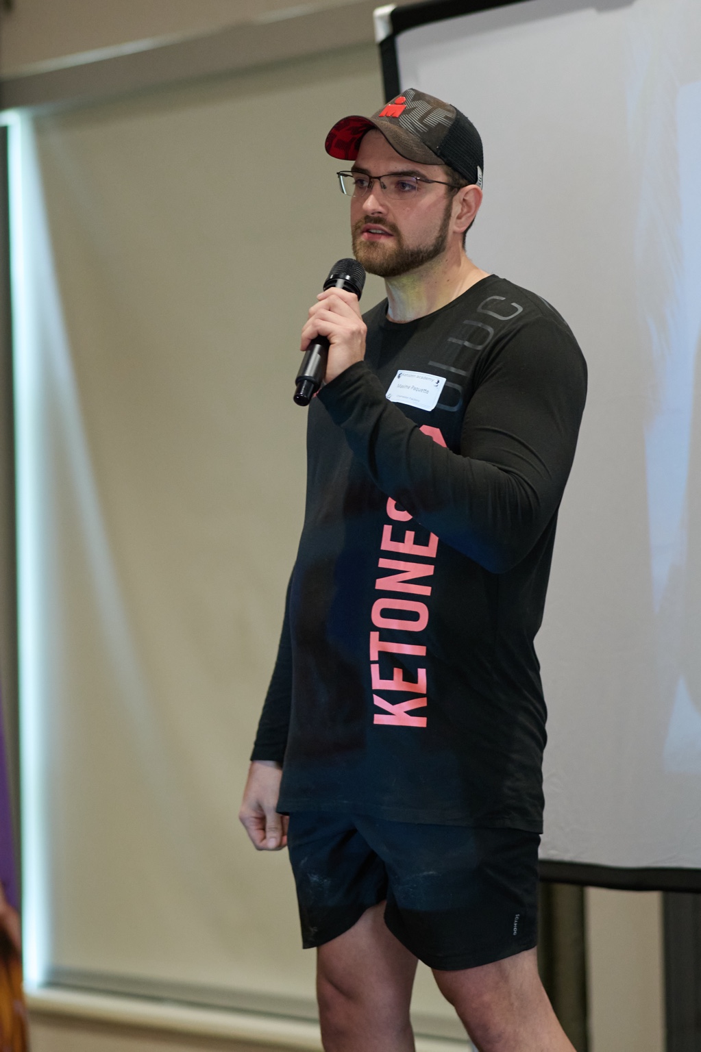 Maxime Paquette partageant son expérience lors d'une conférence